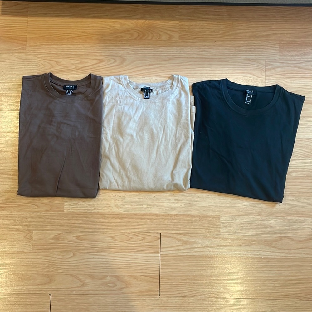 Forever 21 men’s oversized XL t-shirts (black is large)